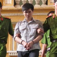 Nguyễn Tấn Lợi bị dẫn giải sau phiên tòa