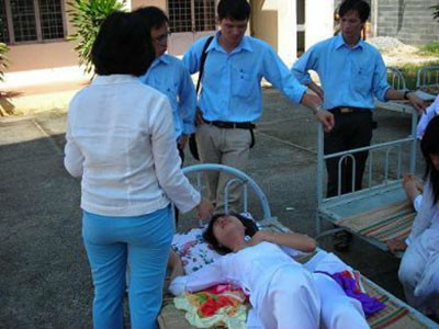 Nữ sinh đồng loạt ngất xỉu ở Phú Yên