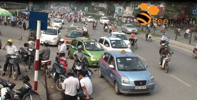 Hoạt động của taxi hiện nay tại Hà Nội là vô cùng lộn xộn.