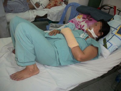 Chị Hạ bị bà Ba chém trọng thương tại bệnh viện.