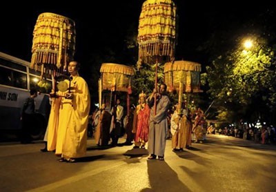 Hà Nội, TP.HCM đón mừng Đại lễ Phật đản 2012 ảnh 2