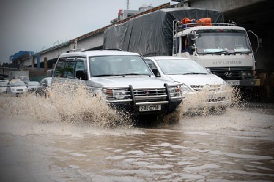 Hà Nội thành "sông" trong cơn mưa lớn nhất đầu hè ảnh 7