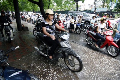 Hà Nội thành "sông" trong cơn mưa lớn nhất đầu hè ảnh 10