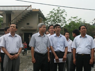 Lãnh đạo UBND huyện Thủy Nguyên có mặt kiểm tra hiện trường vụ tai nạn.
