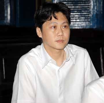 Theo cáo trạng, vào tháng 6/2003, Mai Thanh Hải với chức vụ là chuyên viên Vụ XNK, Bộ Thương mại đã thỏa thuận và nhận số tiền 560 triệu đồng của Đặng Vũ Quang để chạy xin cấp hạn ngạch cho công ty Qualimex.