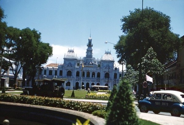 Tòa đô chánh cũ nay là trụ sở UBND thành phố Hồ Chí Minh