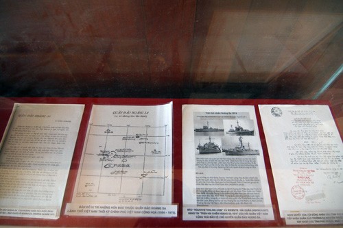 Những bài báo và bản đồ chính trị (từ thời Việt Nam Cộng Hòa 1954 - 1975) nêu rõ quần đảo Hoàng Sa là của Việt Nam.