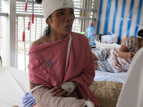Dung phai trau 40 du khach Viet gap nan o Campuchia