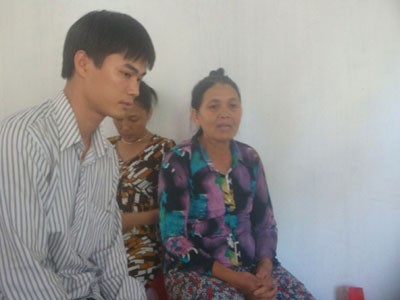 Chị Nguyễn Thị Lắm, con dâu trưởng của cụ Chênh kể lại câu chuyện mẹ chồng chết hụt.