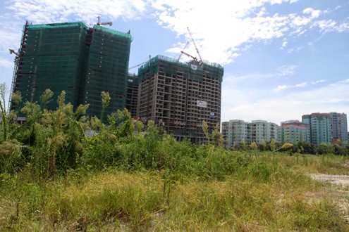 Tuy nhiên, quá 12 tháng, khu đất vẫn bị bỏ hoang. Sở Tài nguyên Môi trường kiến nghị thu hồi văn bản giao chủ đầu tư để giao cho UBND quận Thanh Xuân thực hiện dự án theo đề nghị của quận này.