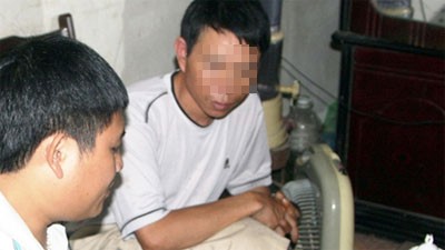 Ông Nguyễn Mạnh Hà chia sẻ nỗi buồn với các phóng viên