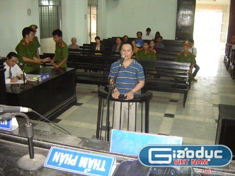 Bị cáo Nguyễn Ngọc Tuấn trước tòa.