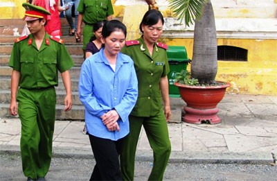 Hành vi phạm tội của Trần Thanh Lan ít nhiều nhận được sự cảm thông của những người dự khán phiên tòa, bởi lẽ một phần nguyên nhân của hành vi ấy là xuất phát sự bạo hành của người chồng.