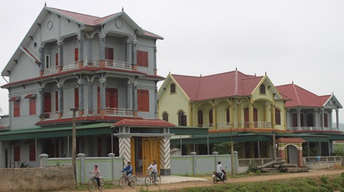 Những ngôi nhà bạc tỉ ở xã Sơn Thành.