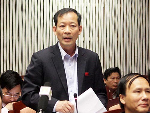 Phát biểu tại HĐND TP Hà Nội ngày 7/12, ông Trần Trọng Dực cho biết phải mất 100 triệu đồng mới đỗ công chức