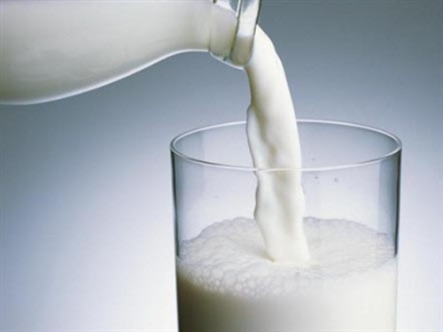 Cấm quảng cáo sữa cho trẻ dưới 24 tháng tuổi (Hình minh họa)