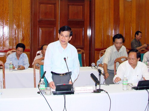Chủ tịch nước Nguyễn Minh Triết trong một lần về thăm và làm việc với lãnh đạo TP Đà Nẵng - Ảnh: HC