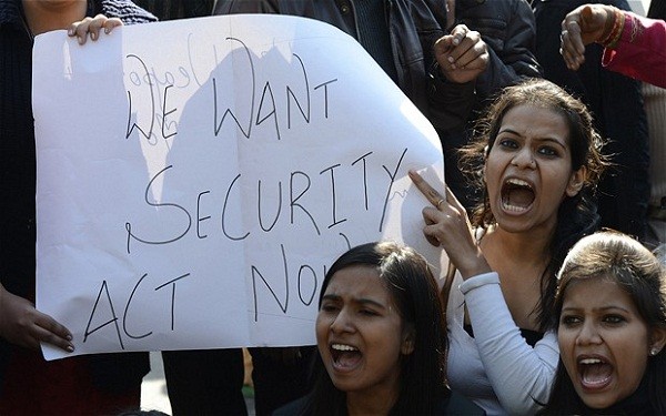 Thiếu nữ Ấn Độ biểu tình phản đối tình trạng bạo lực với nữ giới