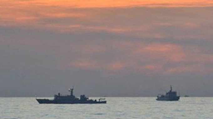 Tàu hải giám Trung Quốc xuất hiện gần bãi cạn Scarborough Ảnh: AFP
