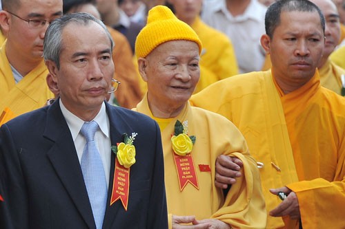 Hoà thượng Thích Thanh Tứ giữa tại Đại lễ Phật đản năm 2010. Gần 2 năm sau, ngày 26/11/2011, đại lão hòa thượng đã viên tịch ở tuổi 85.