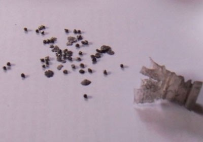 Vỏ đạn và nhiều đầu đạn hoa cải thu thập được tại nhà Chinh (Ảnh: Dân Việt)