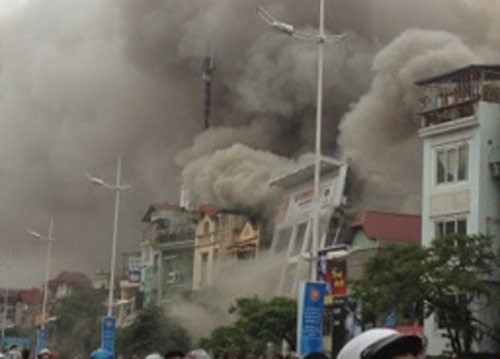Hà Nội: Cháy dữ dội ở cửa hàng nội thất, nhà 5 tầng đổ sập ảnh 4