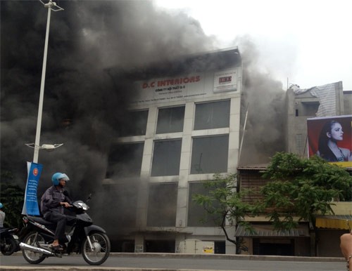 Hà Nội: Cháy dữ dội ở cửa hàng nội thất, nhà 5 tầng đổ sập ảnh 3
