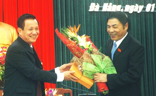 Ông Trần Thọ - Chủ tịch HĐND TP.Đà Nẵng nhiệm kỳ 2011 - 2016 (trái) và ông Nguyễn Bá Thanh (phải)