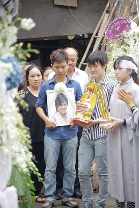 Những khoảnh khắc xúc động ở tang lễ Wanbi Tuấn Anh ảnh 17