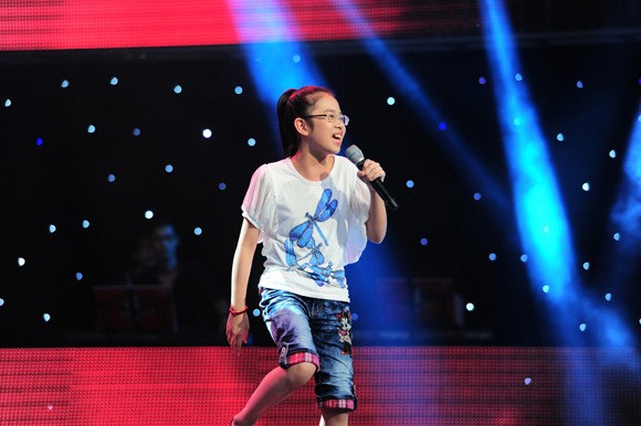Thí sinh Lương Thùy Mai trong cuộc thi The Voice Kids