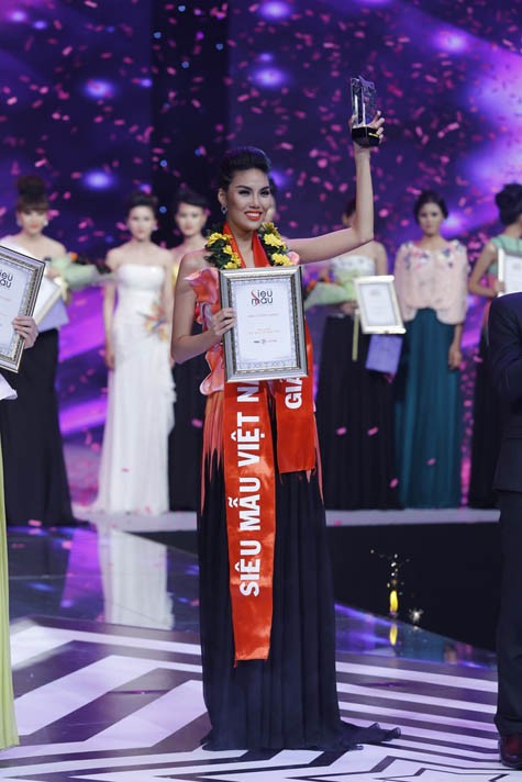 Lan Khuê giành Giải Vàng Siêu mẫu Việt Nam 2013