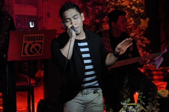 Phạm Văn Mách trình bày 2 ca khúc tiếng Anh, trong đó có 1 ca khúc anh đã từng thể hiện tại chương trình "Cặp đôi hoàn hảo".