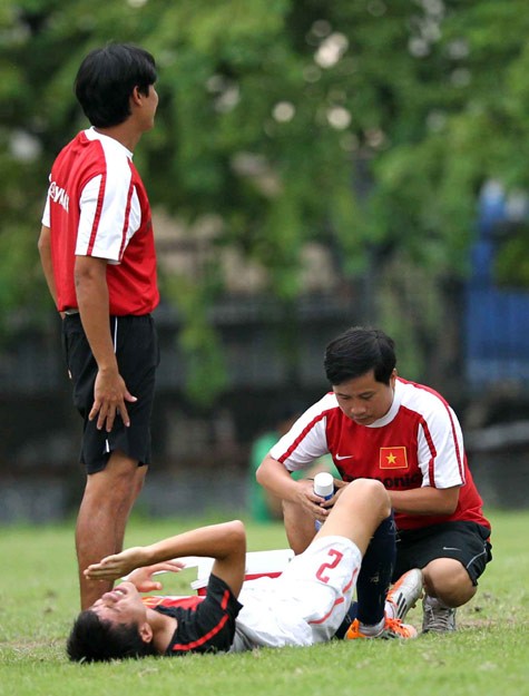Những chấn thương liên tục đổ xuống U23 Việt Nam. Ảnh: Quang Minh