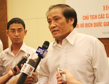 Chủ tịch VFF Nguyễn Trọng Hỷ lo lắng về công tác điều hành giải của VPF.