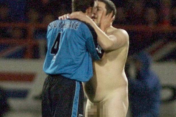 Dường như cựu hậu vệ đội tuyển Anh, Gareth Southgate đã tìm thấy mối tình lãng mạn của mình trên sân bóng với một CĐV cuồng nhiệt.
