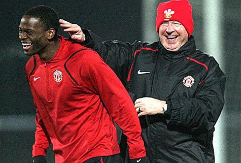 Louis Saha và Alex Ferguson khi còn làm việc chung.