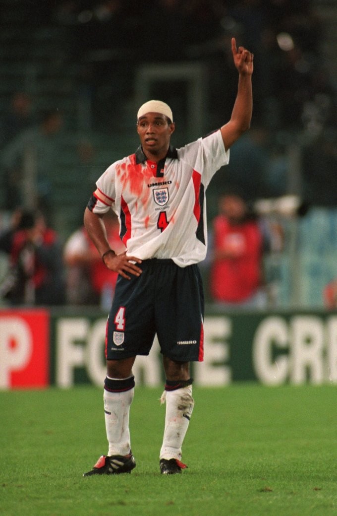 Cựu tiền vệ tuyển Anh, Paul Ince bị chấn thương nặng khi thi đấu ở VCK World Cup 1998.