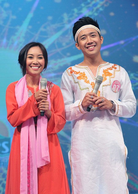 MC Trấn Thành (phải) sẽ "khoác áo" Sài Gòn FC.