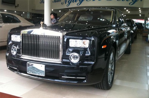 "Song long" Rolls-Royce Phantom cho năm Rồng đã về đến Việt Nam ảnh 1