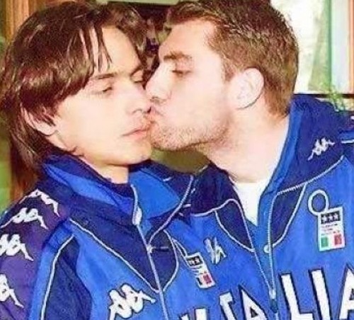- Hai anh chàng điển trai của ĐT Italia Vieri và Inzaghi cũng từng khiến các Fan nữ nổ tim.