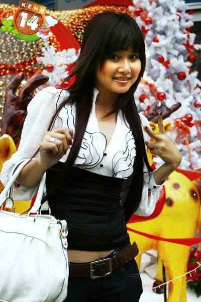 Thảo Trang tên đầy đủ là Huỳnh Thảo Trang (sinh năm 1987), nàng WAG này có ngoại hình khá chuẩn, cao tới 1,72m. Cô từng là SV trường ĐH Kỹ thuật công nghệ TP. Hồ Chí Minh.