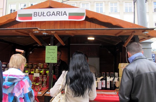 Cùng tham quan các quầy bán đồ ăn, thức uống của các quốc gia tham dự EURO 2012 trong fanzone tại Wroclaw, Ba Lan.