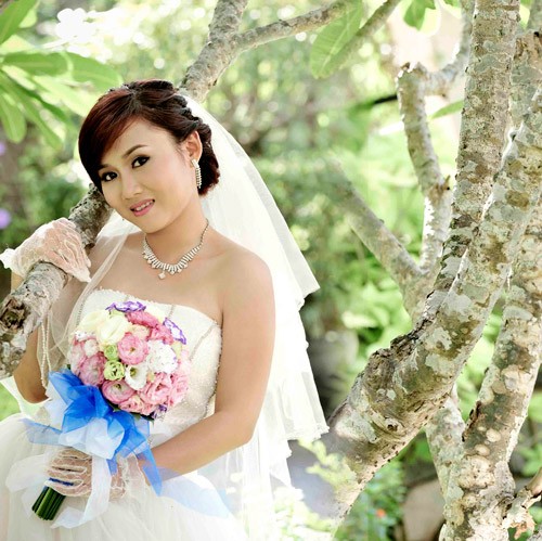 Cùng ngắm cô dâu xinh đẹp của tiền vệ Hùng Sơn.