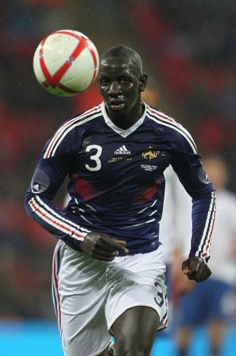 Mamadou Sakho (PSG): Trung vệ người Pháp, Mamadou Sakho đang là cái tên được rất nhiều CLB theo dõi. Năm nay mới 22 tuổi, anh được coi là trụ cột của ĐT Pháp trong tương lai. Hiện tại, có Newcastle và Arsenal đánh tiếng muốn có sự phục vụ của tài năng này.