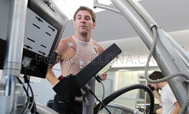 Trước khi bước vào tập luyện thì các cầu thủ đều được tiến hành kiểm tra kỹ lưỡng sức khỏe sau thời gian nghỉ hè khá dài. Messi đang chạy để đo các chỉ số về thể lực.
