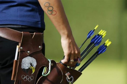 Tiếp tục là hình xăm biểu tượng Olympic.