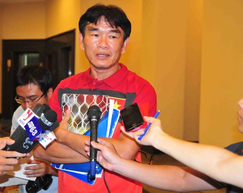 Ngày 3/11, ĐT Việt Nam gặp lại ĐKVĐ Malaysia trong trận giao hữu lượt về để kiểm nghiệm lần cuối lực lượng và chiến thuật. Sau trận đấu này, thầy trò HLV Phan Thanh Hùng tiếp rà soát chuyên môn tại Hà Nội trước khi sang Thái Lan dự AFF Cup 2012.