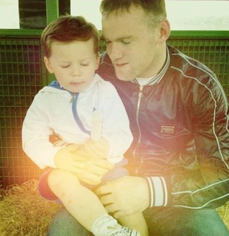 Rooney và bé Kai.