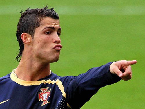 Đỏ mặt với những tấm ảnh hài hước \'khó đỡ\' của Ronaldo | Giáo dục ...