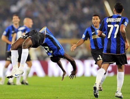 Victor Obinna trong màu áo Inter Milan.